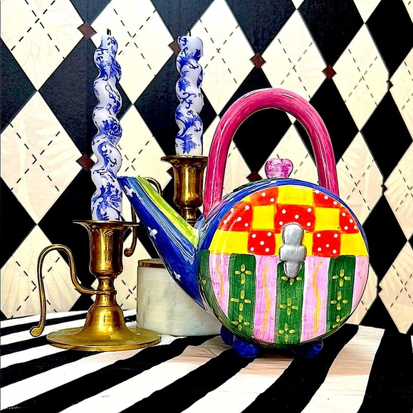 Milson & Louis Hand-Painted Ceramic Teapot – Whimsical Design - Picture 4 of 16